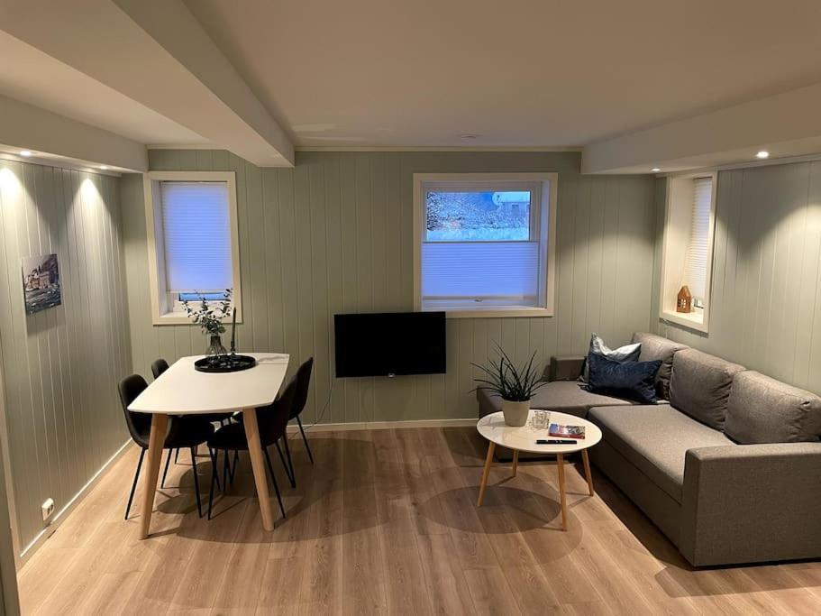 Lofoten - New Apartment, Close To Airport. เลคเนส ภายนอก รูปภาพ