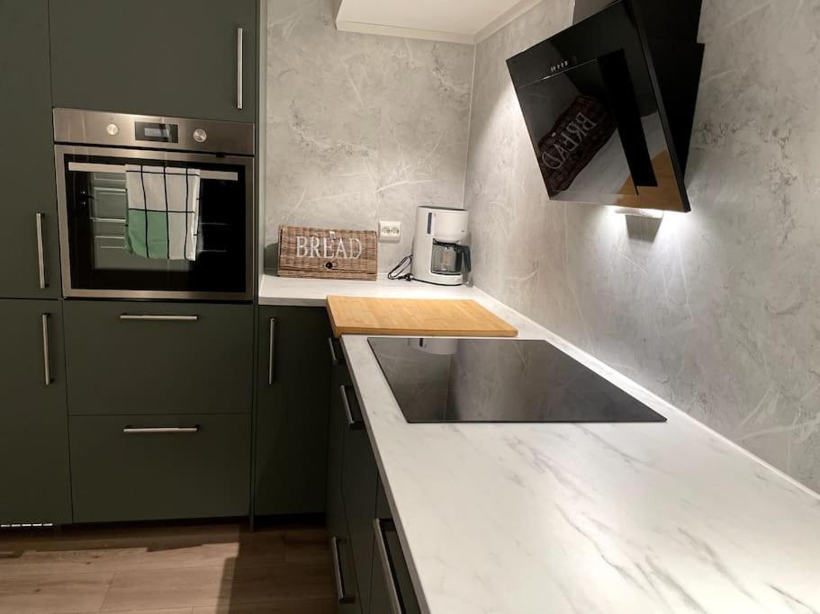 Lofoten - New Apartment, Close To Airport. เลคเนส ภายนอก รูปภาพ