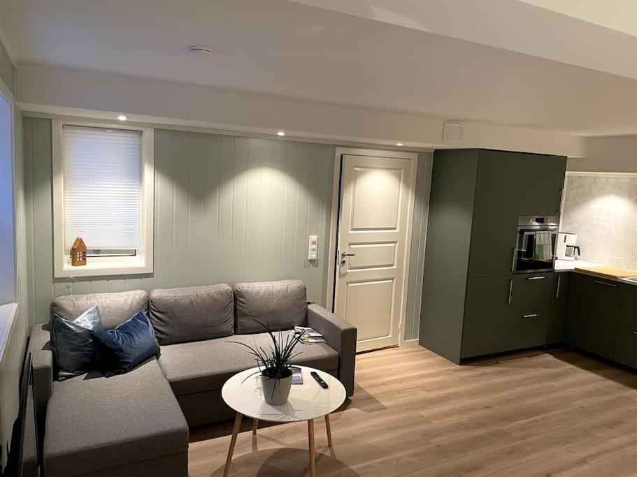 Lofoten - New Apartment, Close To Airport. เลคเนส ภายนอก รูปภาพ